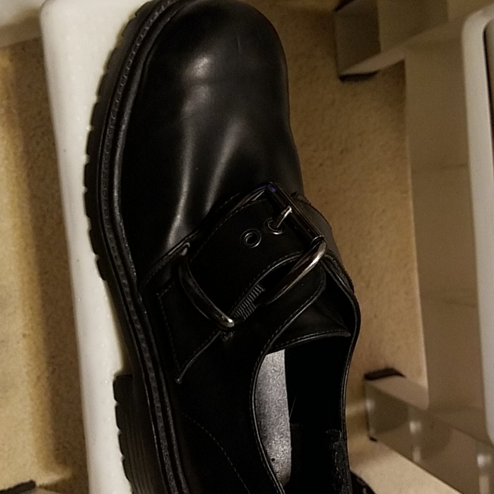 Black buckle platform shoes